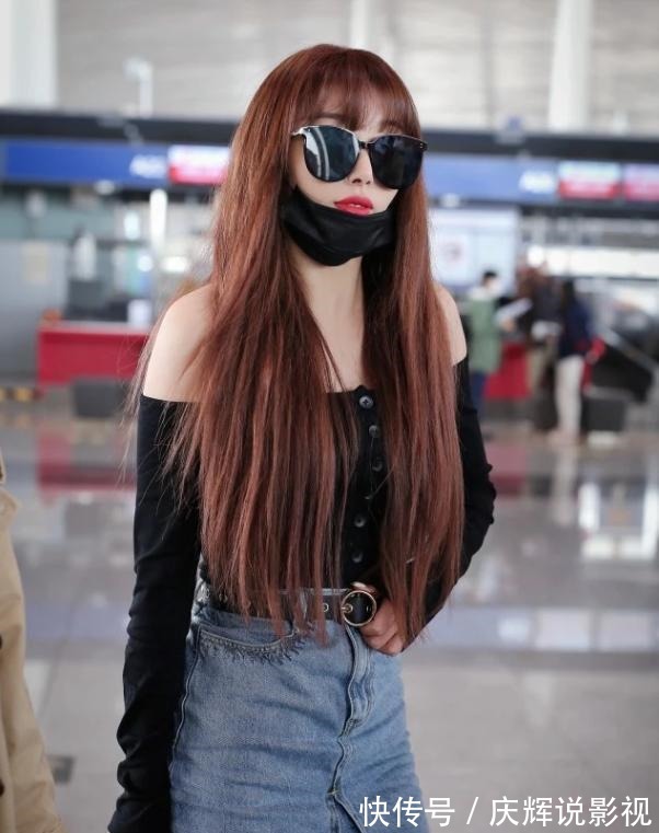 孔雪兒太膽大，牛仔半裙開到大腿盡頭，為了紅真是拼了！