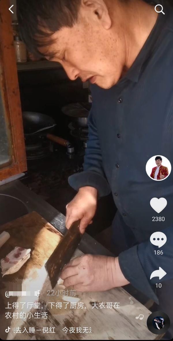 朱之文下厨做饭菜板发霉、刀生锈,有钱了卫生环境却脏乱差