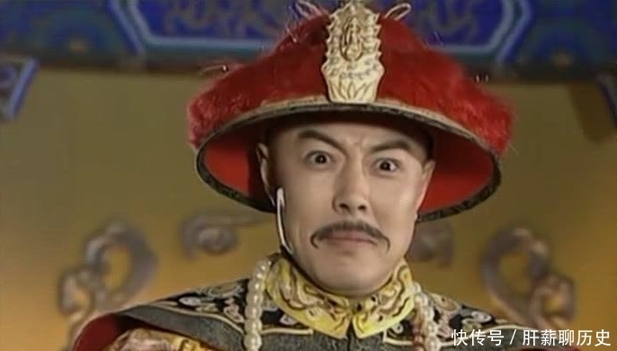 下跪|能够让和珅下跪磕头，地位非常高，金大烟袋到底是什么人？