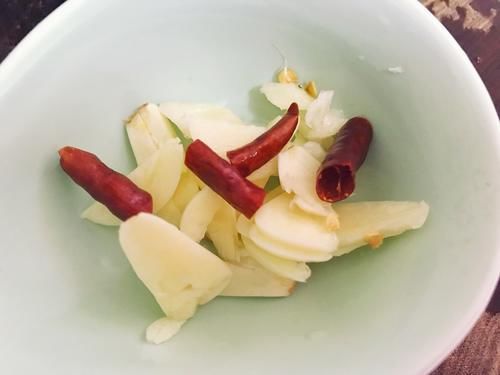 五香粉|麻辣豆腐，做法简单还方便，炒一炒就出锅，香辣爽滑太下饭