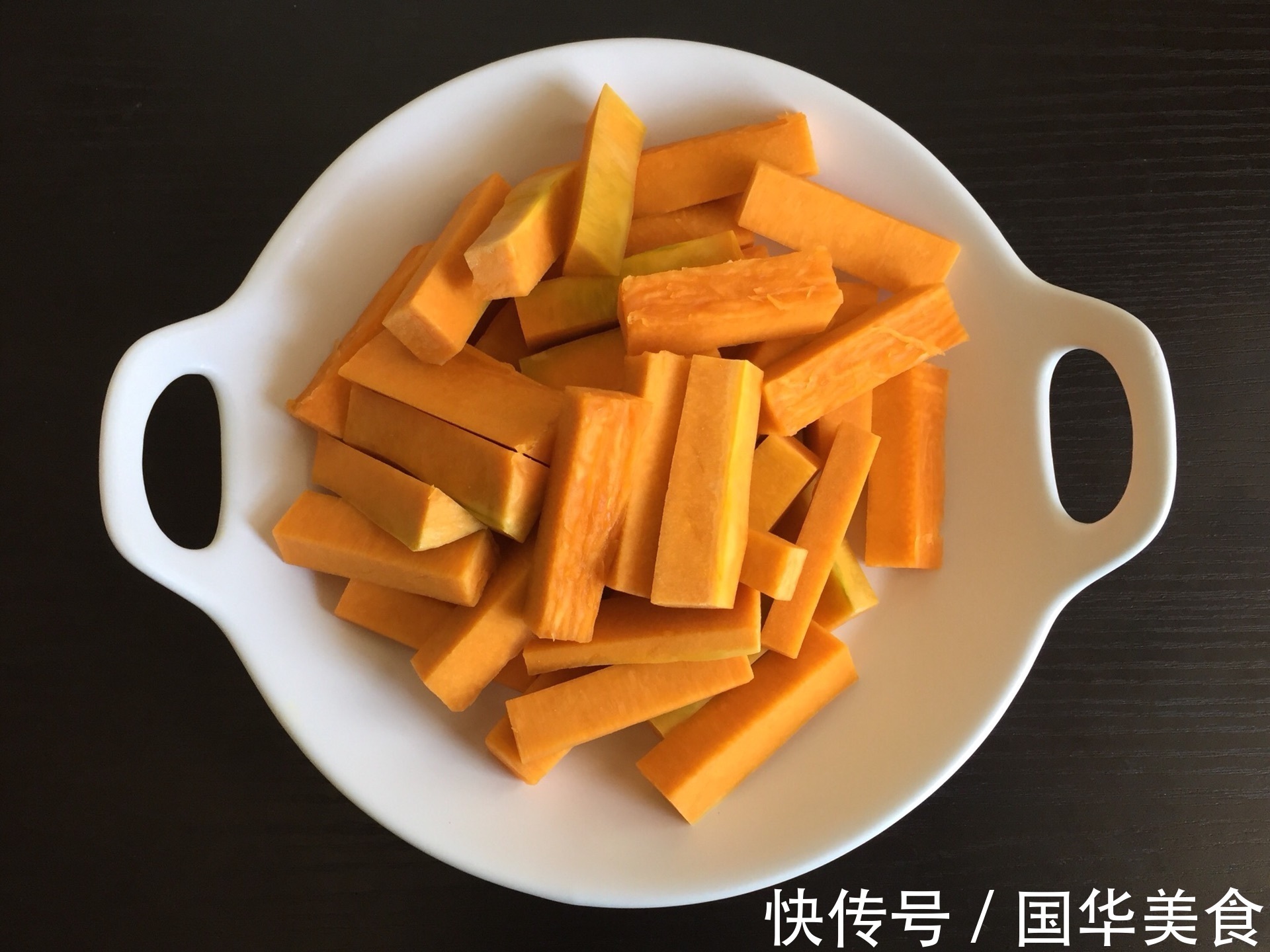 鸭蛋味|蛋黄焗南瓜，制作简单，美味健康