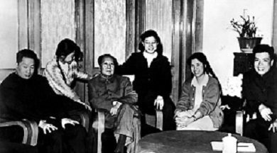 他是普通空军,却娶了毛主席儿媳妇,四个