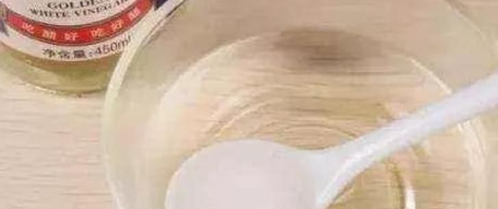 乌黑|奉劝大家:谁能想到,洗头时加点料,不出7天头发乌黑又浓密