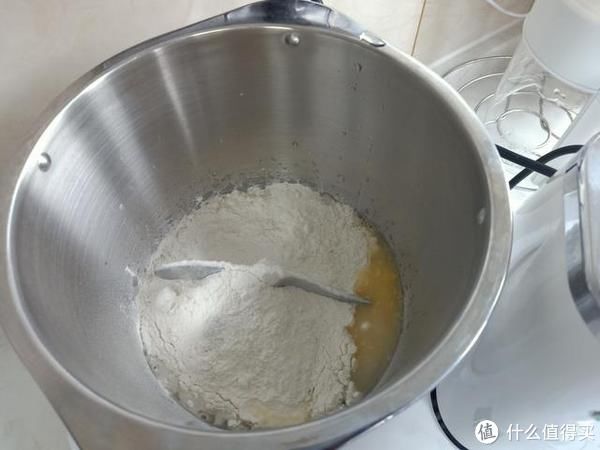 面团|这面包太软了，拉丝那么长，好吃到流泪，居然只要发酵一次