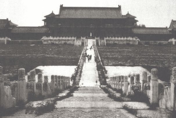 太和殿|慈禧逃跑后,日本人用照相机记录,最原貌的紫禁城照片!