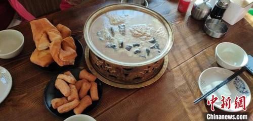 锡林郭勒蒙餐早茶文化:用“豪横”美食道“早安”