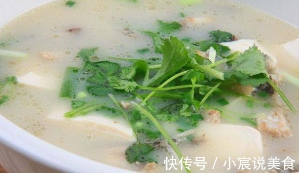 三个朋友来家里做客,做了四菜一汤招待,朋友吃完直夸好吃,大厨