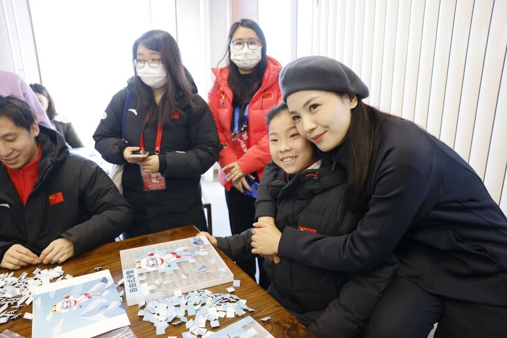 马伯骞|[图]百城千校“画冬奥 滑冰雪 话健康”互动体验活动