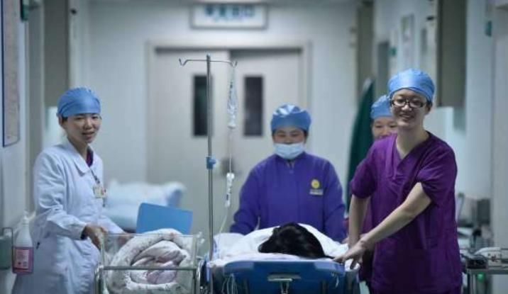 忍忍|一进产房就冷得直哆嗦，产房为何堪比冰库？医生：为了健康忍忍吧