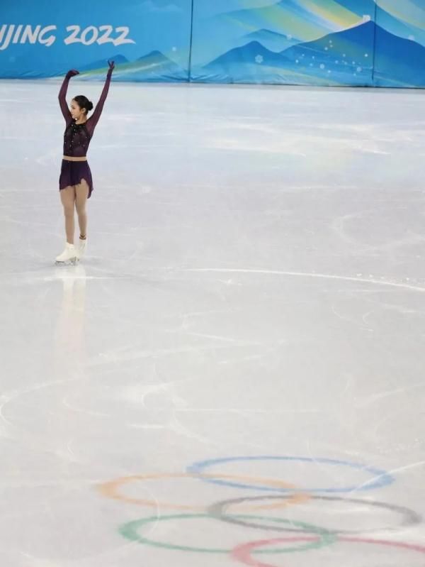 昨晚，她微笑离场