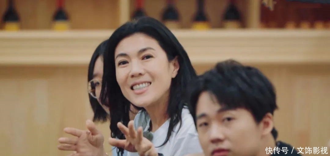 名利场 对7个人用7种说话方式,苏芒的社交堪称教科书,18年名利场没白混