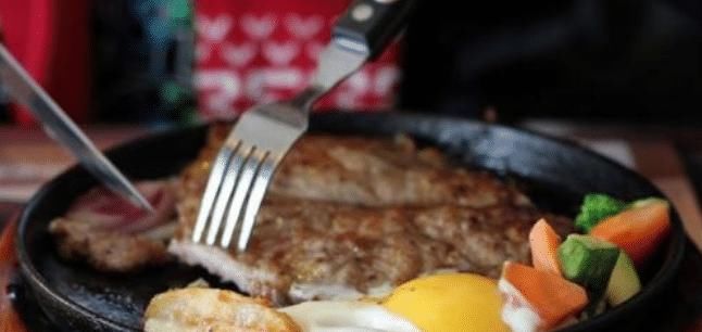 吃牛排，为何要搭配一个“溏心煎蛋”，不懂别随便吃，会被笑话的