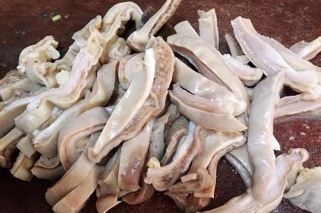 猪肚煮汤为什么又老又硬?大厨:放盐时间是关键,猪肚嫩又滑
