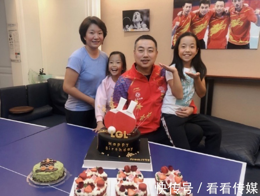 乒乓球|刘国梁双胞胎女儿罕见露面,姐姐七岁夺世界冠军,妹妹擅唱歌跳舞