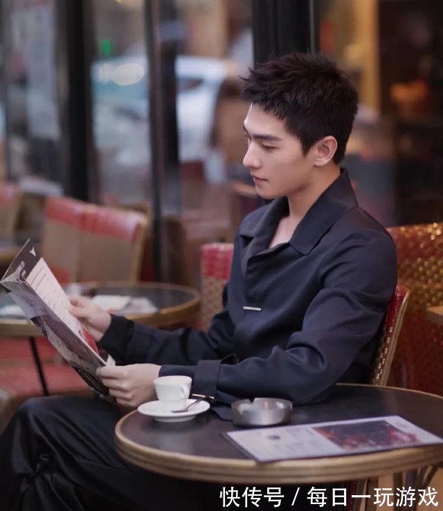 背头 2021发型怎么选这3种经典不过时,省心又好看,明星都会剪!