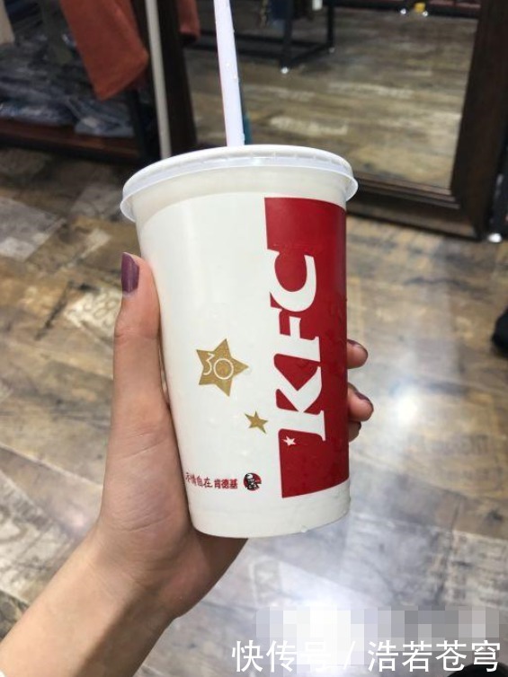 肯德基也用的百事可乐,却比超市卖的更好喝,看看加了什么就懂了