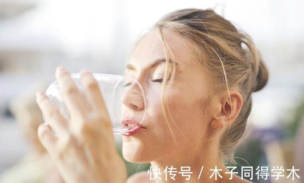 肾脏|错误的5个喝水习惯,可能会造成女性快速衰老,希望你可以避开