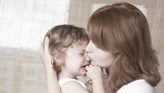 张女士|真机智妈妈将录音笔缝进孩子衣服,终于知道孩子为啥性情大变了
