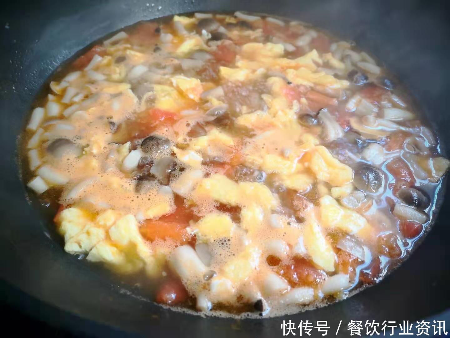 最近特爱这个汤,不放肉也很鲜,十分钟煮好,简单又省事,好喝