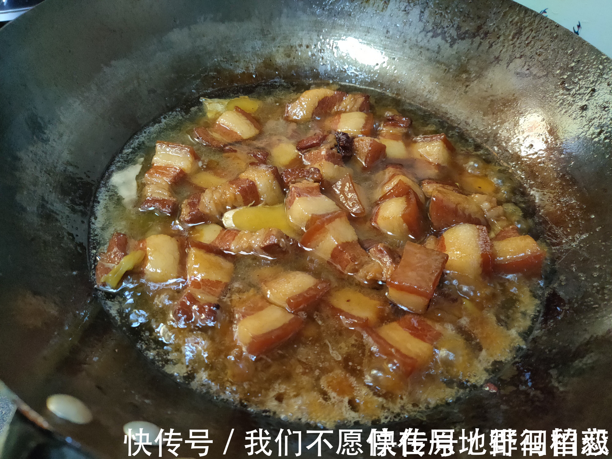 爷爷做了几十年红烧肉，口感软烂香入味，香料只加这四味即可
