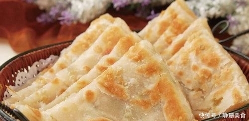 烙饼别再用“冷水”或“开水”了，30年面点大厨：用它效果最好