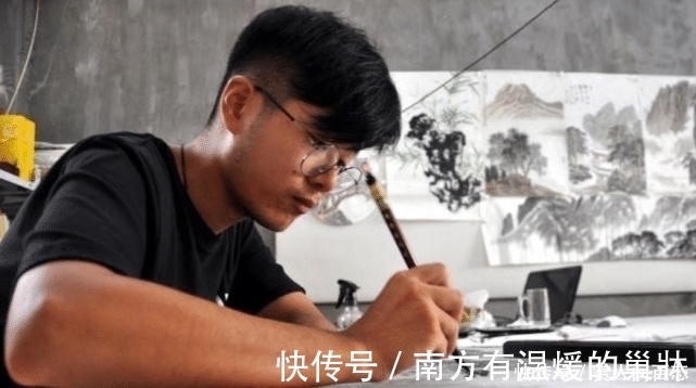 四条屏@90后男子白天打工,晚上熬夜画“国画”,拒绝富商高价收购