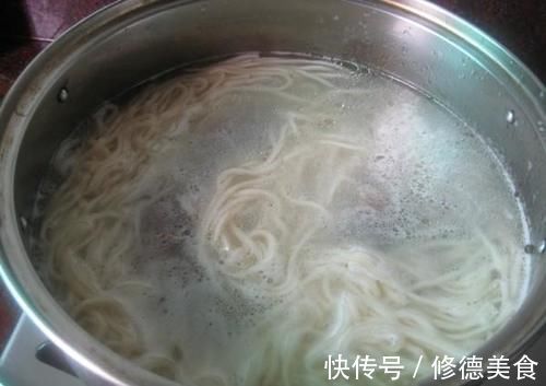 焯水|煮面条时,到底要不要“焯水”?很多人都做错了,难怪面条不好吃