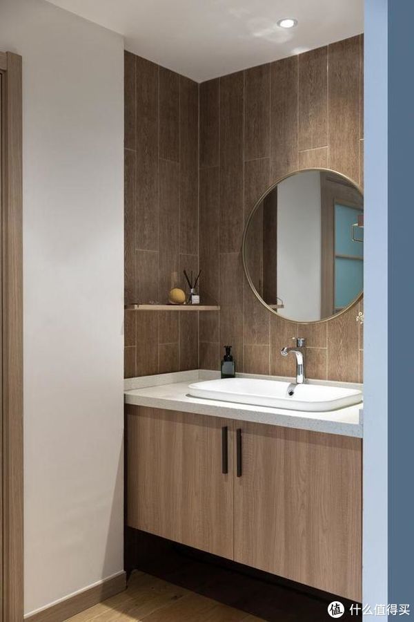 次卧书房|再买房，我一定学他家坚持去电视墙化，卧室书房合二为一，太实用了