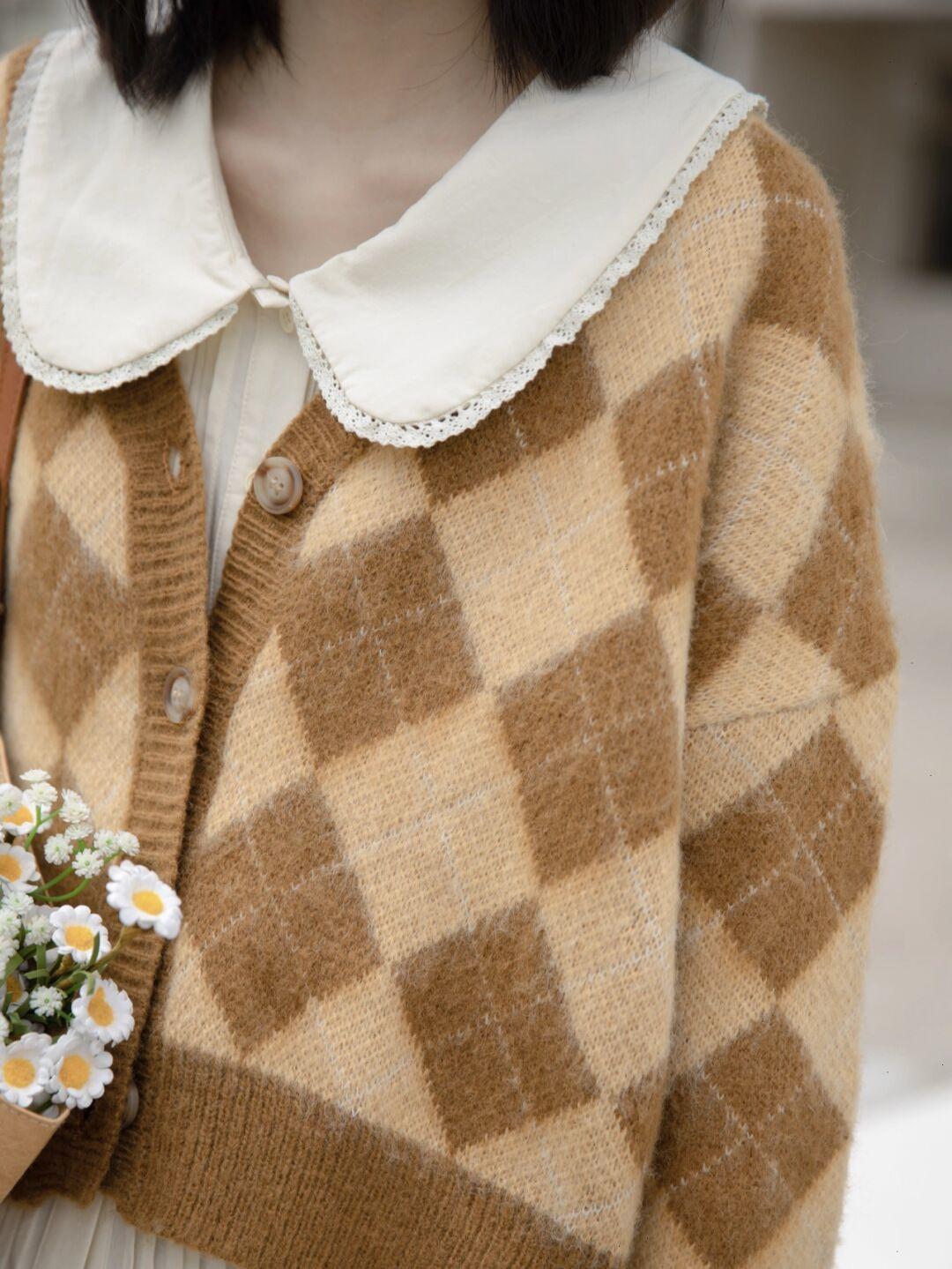 保暖 秋季想要穿出甜美可爱风,一定少不了蓝色针织开衫的搭配!