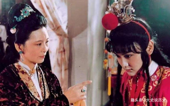 贾宝玉$《红楼梦》她看似很疼自己孩子,实际跟儿子没丝毫感情,悲哀!