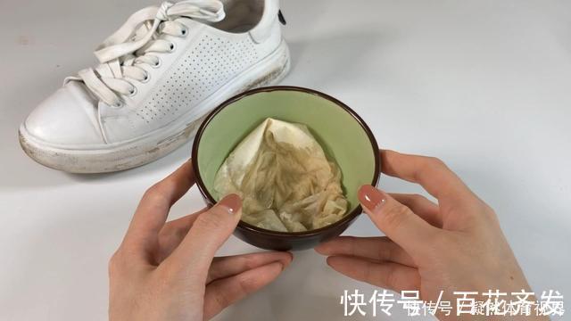 白鞋变脏了别用水擦，教你不用一滴水，擦完鞋边像新的一样