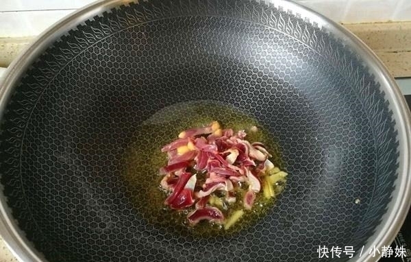 鸡杂|鸡身上最值钱的部位,城里人都扔掉,摊主偷着笑,下次看见别错过