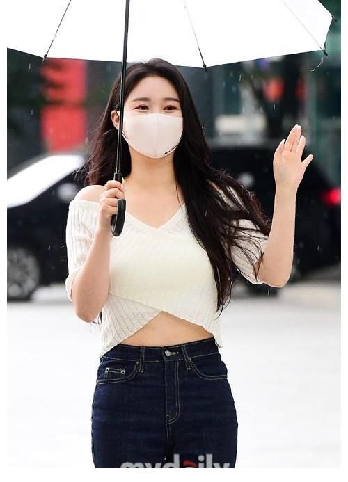 br「MD PHOTO」 韓國女團Brave Girls成員金玟瑩南侑廷出演SBS電臺節目