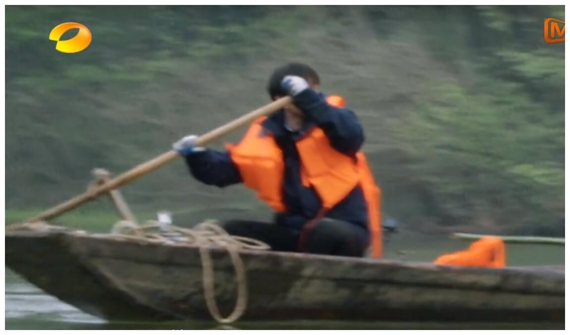 到底是黄磊心太大还是何炅大惊小怪?张艺兴和彭彭的做法一目了然