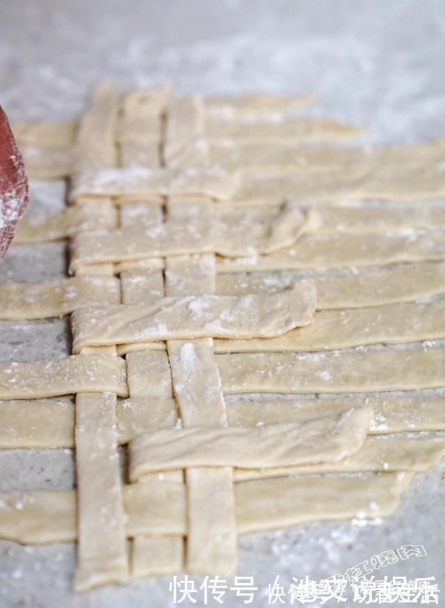 苹果的这个吃法太棒了，外酥里嫩又香甜，关键是做法简单不用和面
