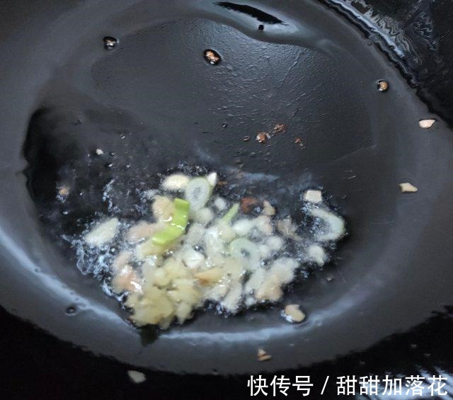 我家孩子特馋这菜,好吃还不贵,钙质比鸡蛋还高,5分钟就出锅!