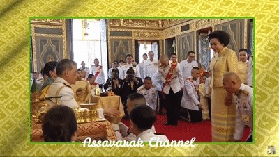 不愧|泰国贵妃被废除后，王后首次出现面不改色，不愧是见过世面的人！