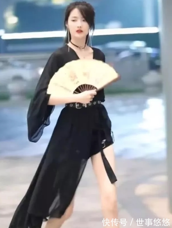 小姐姐 小姐姐的“暗黑风”火了！左腿性感，右腿清纯：这谁顶得住啊？