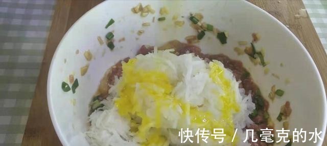 白萝卜|萝卜馅饼最好吃的做法,不破皮不露馅,柔软筋道,孩子每次抢着吃!