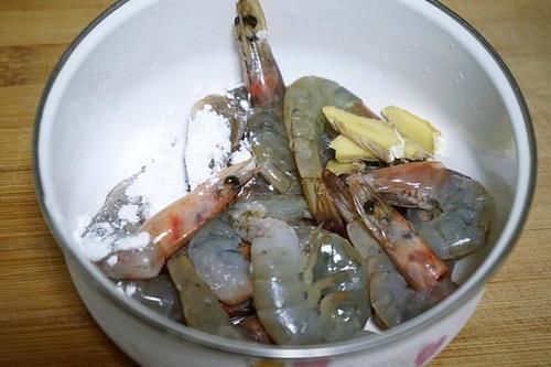 超下饭的椒盐虾，口感鲜美，做法简单，全家人都喜欢吃