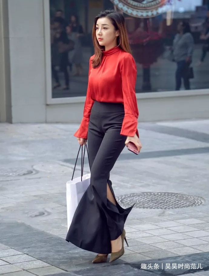 气质女生的初秋穿搭,开衩阔腿裤+红色衬衫搭配,造型优雅大方