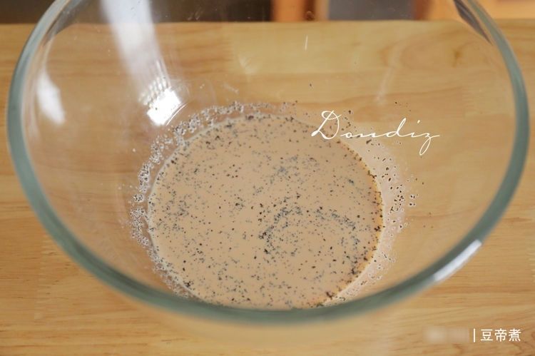 周末，给自己做个下午茶点心，红茶味小蛋糕味道真香