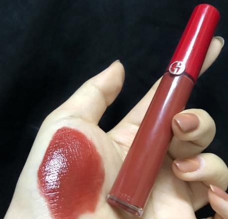 阿玛尼只晓得405就太后进了！这4个色彩也相配美艳，显白又高档