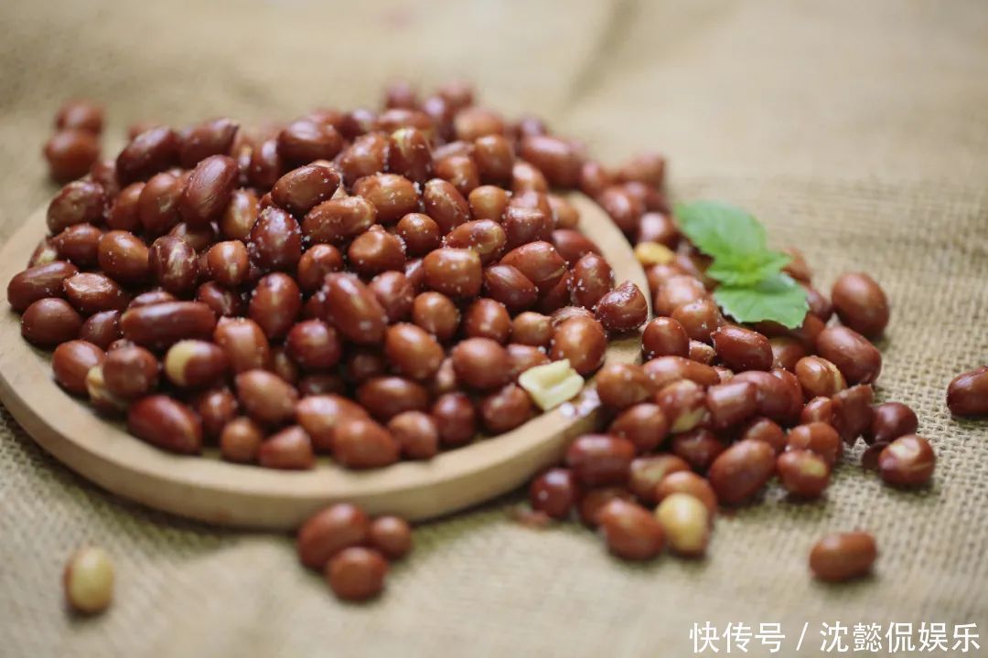 用筷子|这4道中国菜肴难倒了外国人,不是味道差,而是想吃夹不起来