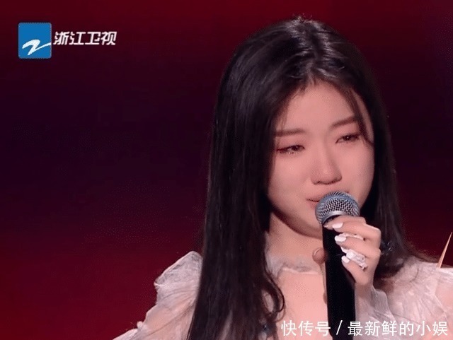 感冒|中国好声音单依纯演唱现场失误，专业评审票数为何仍然这么高