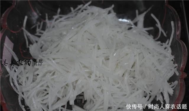 白萝卜|不用和面不用揉,早餐吃它最省事,维C超丰富,薄皮馅大最爽口!
