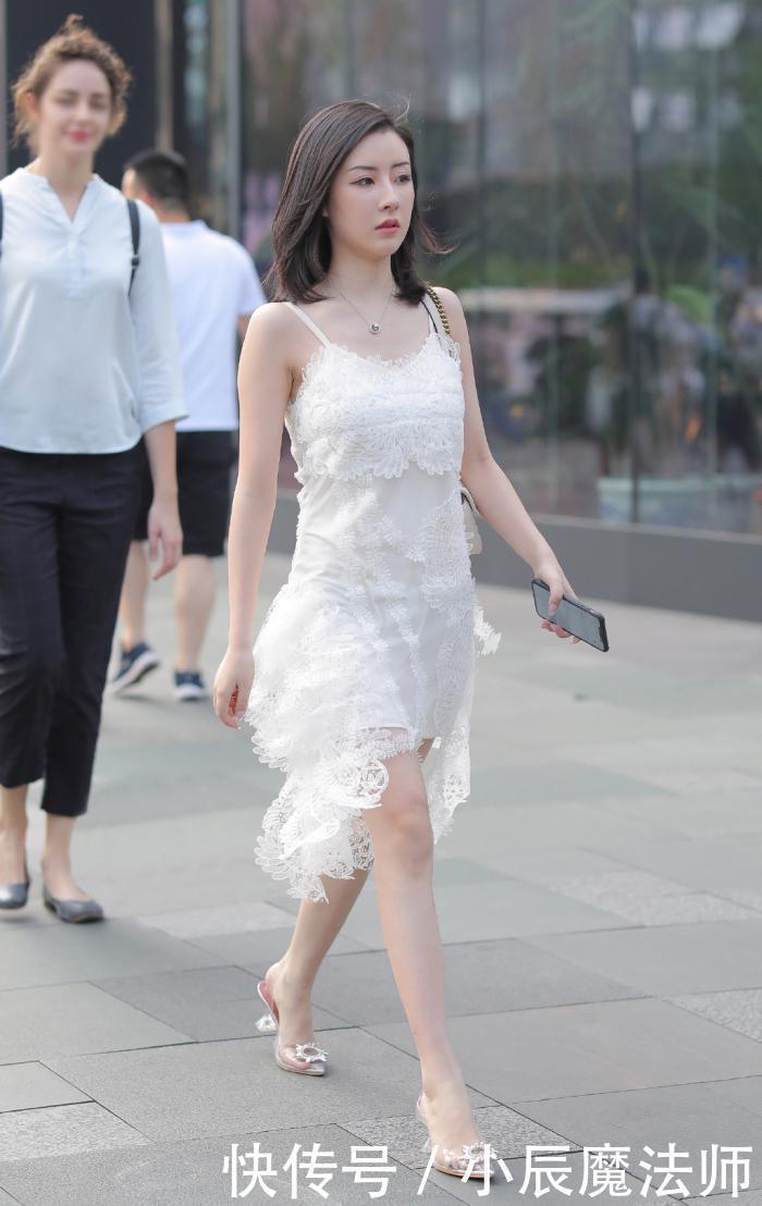 小姐姐|选择款式简洁雅致的裙装,优雅清爽一步到位