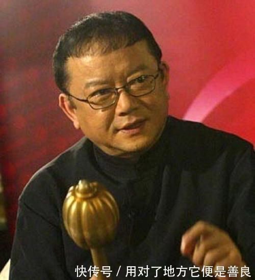 鉴定|主持人王刚将赝品砸碎，市场鉴定价2亿元，将王刚和节目告上法庭
