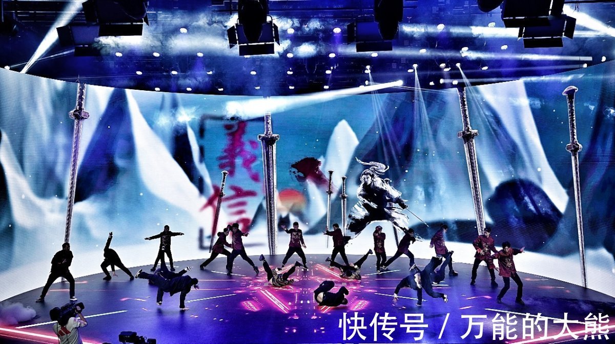 颁奖晚会$鲁大师2021牛角尖颁奖晚会颁出14个大奖,看谁是2021科技顶流?