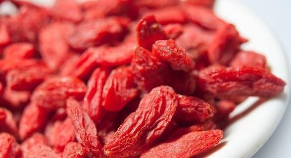 误区|枸杞“这样吃”就是找病!“一不喝、三不吃”,逃离枸杞养生误区